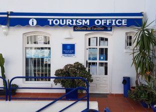 Frontal de la oficina de turismo de Mojácar